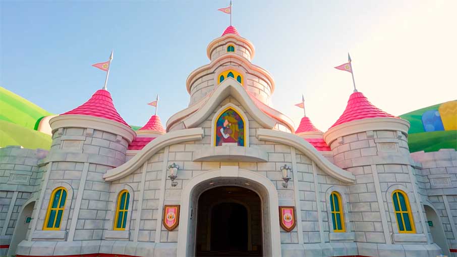 O castelo da Princesa Peach é uma reprodução fiel do que pode ser visto no videogame. Foto: Reprodução/Youtube 14.12.2022