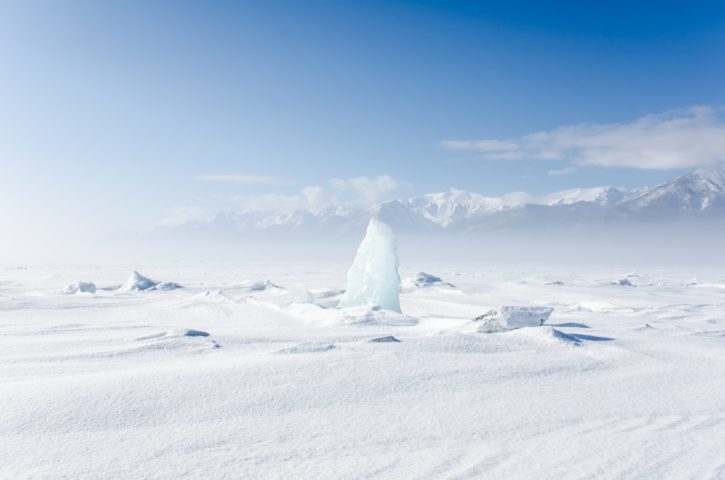 Em algumas regiões da Sibéria, o permafrost pode atingir até 1 km de profundidade — o único lugar no mundo em que o permafrost desce tão longe.