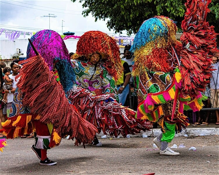 Ainda em Pernambuco, outro ritmo brasileiro característico do Carnaval é o Maracatu.  Reprodução: Flipar