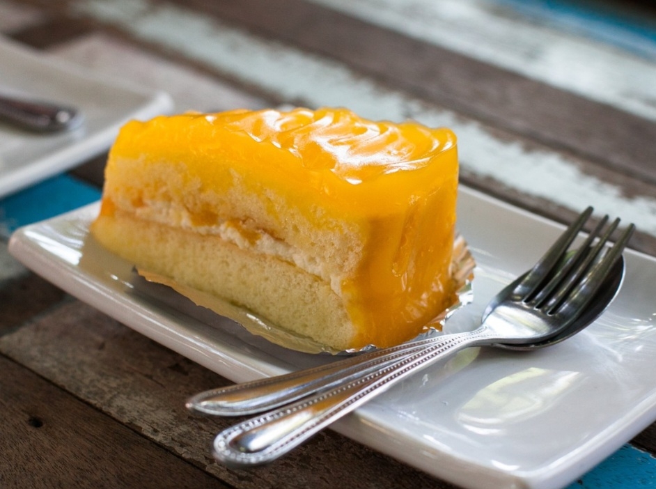 Então, para agradar tanto quem busca receitas salgadas quanto doces, existem saborosas e diferentes opções com a presença da manga. Dentre as opções, estão: frango com manga, lagosta ao molho da fruta, gelatina, mousse, pudim, sorvete e risoto.  Reprodução: Flipar
