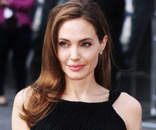 Angelina Jolie -  A atriz e cineasta é uma das mais belas e talentosas do cinema americano. Além de prêmios pelos filmes, também se destaca como ativista, sendo indicada para premiações humanitárias pelo mundo. Teve diabetes gestacional quando estava grávida dos gêmeos Vivienne e Knox. 