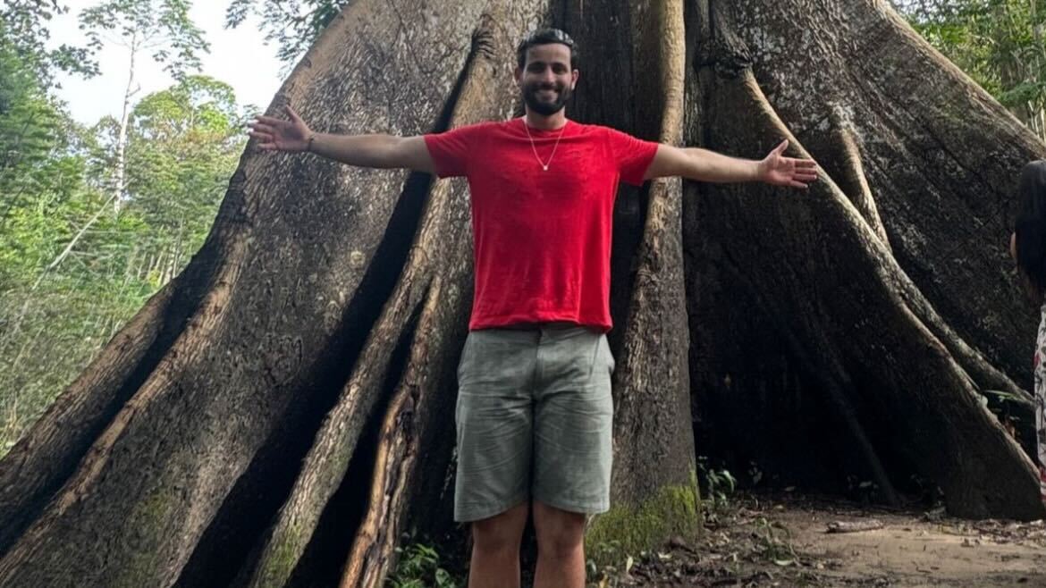 Matteus Amaral posa em paisagem do Amazonas Reprodução Instagram - 6.5.2024