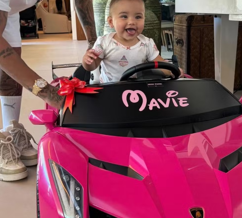 Saiba quanto custa a mini Lamborghini dada por Neymar à Mavie