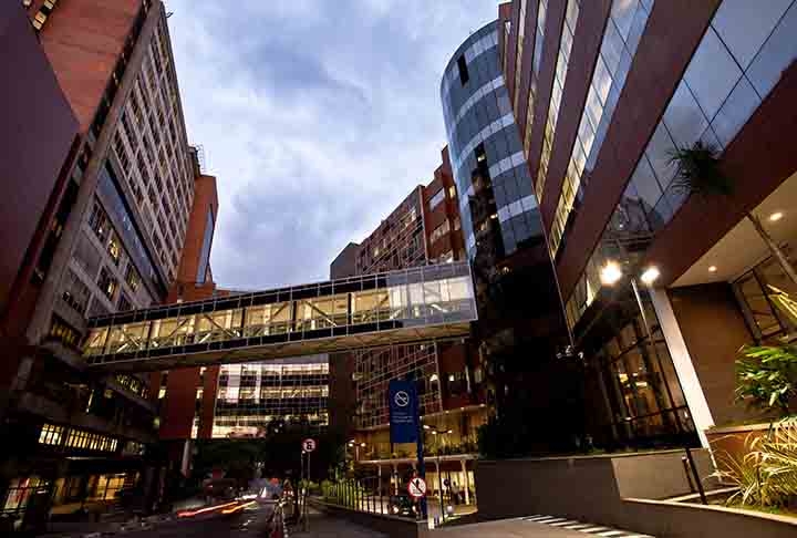 Cuoco ficou internado por cerca de três semanas no hospital Albert Einstein, na capital paulista. Ele passou o período sedado, após complicações em seu estado de saúde pela idade avançada. A causa da morte foi falência múltipla dos órgãos.


 Reprodução: Flipar