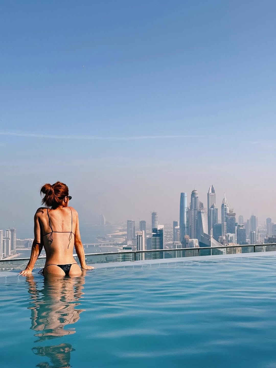 Giovanna Ewbank posa de biquíni em hotel de luxo durante viagem a Dubai. Foto: Instagram