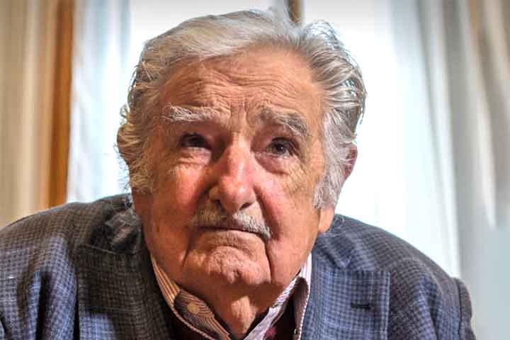 José “Pepe” Mujica, ex-presidente do Uruguai, declarou em entrevista ao jornal local “Búsqueda” que não recorrerá a novos tratamentos para o câncer no esôfago, descoberto no início de 2024. A declaração foi dada no dia 09/01. 
 Reprodução: Flipar