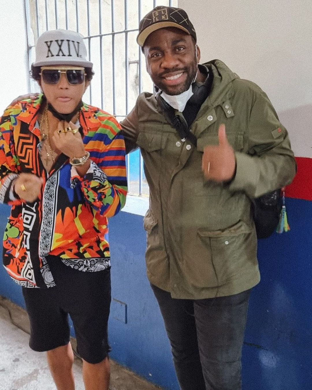 Lázaro Ramos em foto com Johnny Matos, sósia de Bruno Mars. Foto: Reprodução/Instagram