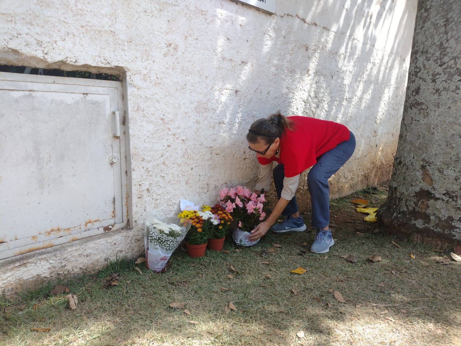 Homenagem às vítimas do acidente feitas pela vizinhança do condomínio Pedro Lopes