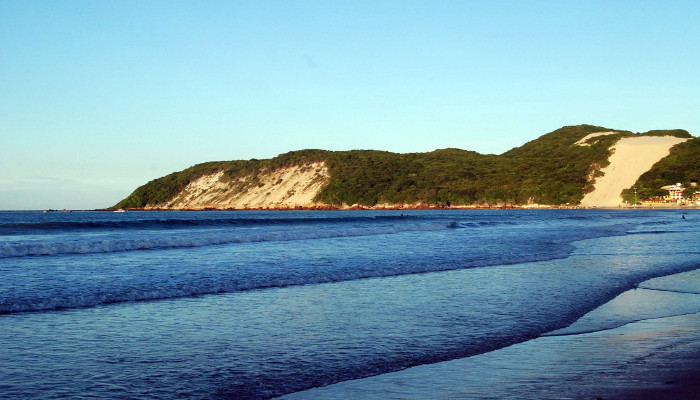 Praia da Ponta Negra, em Natal, no Rio Grande do Norte.. Foto: Turimo-RN/Divulgação