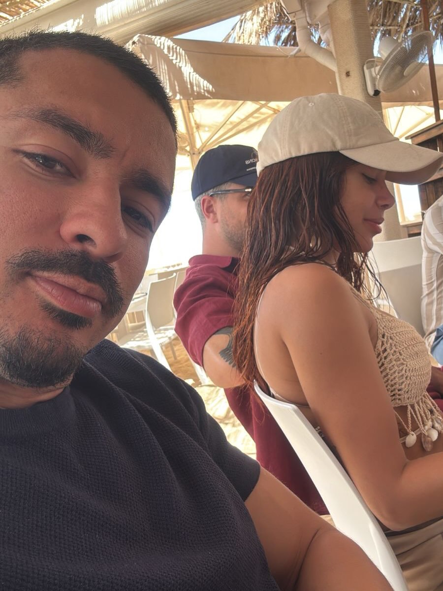 Anitta posa com o namorado e amigos em viagem na Europa. Foto: Instagram/Anitta