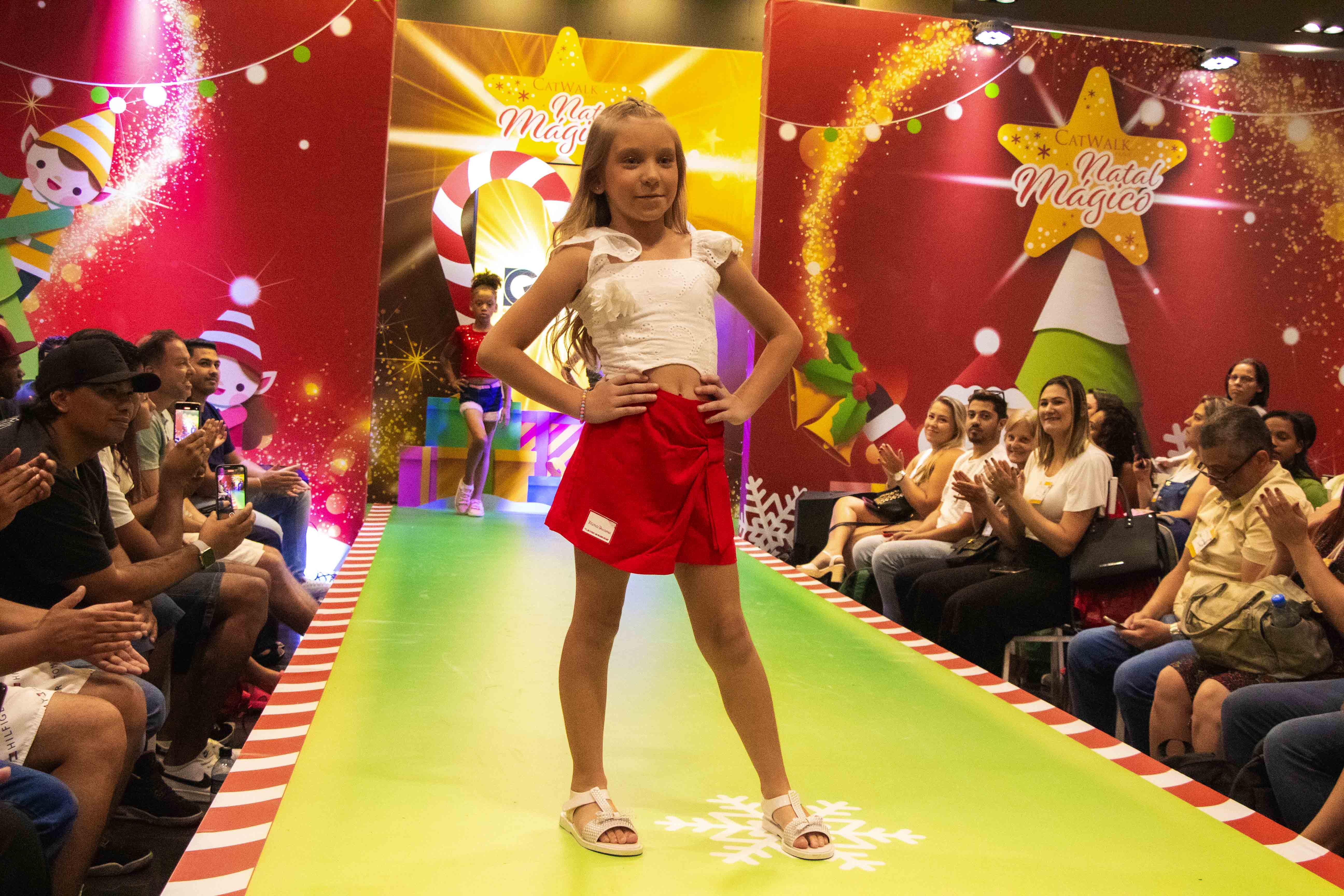 1º dia do Catwalk Brasil apresenta tendências de looks para festas de final de ano