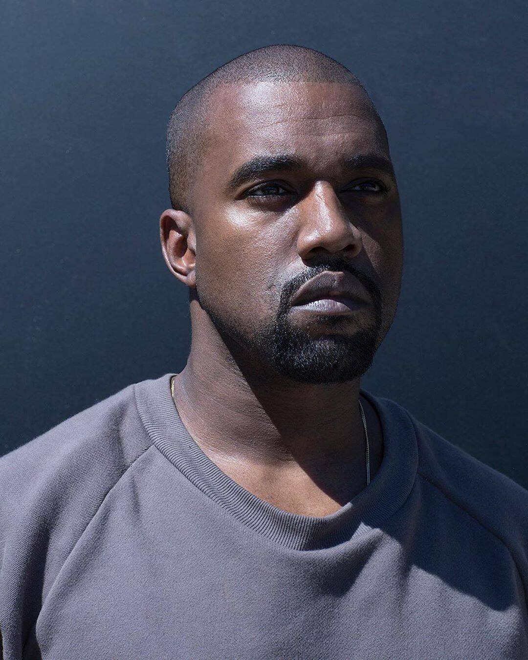 Kanye West veio, em 2013, acompanhado da sua esposa, a influencer Kim Kardashian, que na época estava grávida. O casal curtiu no Rio de Janeiro. Foto: Reprodução/Instagram