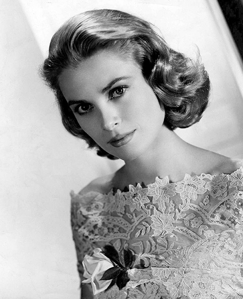 Grace Kelly (1929-1982) - EUA - Estava no auge da carreira, indicada a prêmios, uma das preferidas do diretor Alfred Hitchcock, quando numa sessão de fotos conheceu o Príncipe de Monaco, Rainier III, e eles se apaixonaram. Largou a carreira e virou princesa.  Reprodução: Flipar