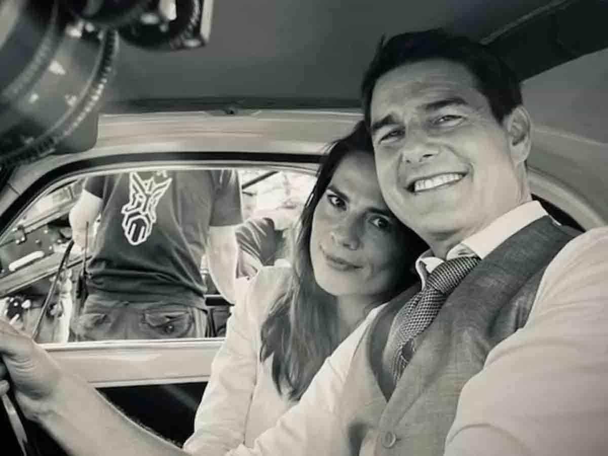 Nas filmagens em Roma, Tom Cruise fez cena dirigindo um carro com apenas uma mão, enquanto a outra estava algemada à da personagem da atriz Hayley Atwell.