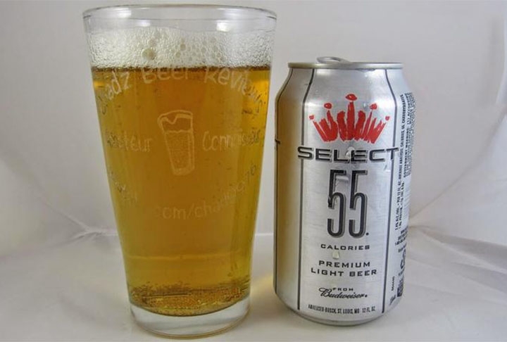 Budweiser Select 55 -  Teor alcoólico de 2,4% - Cerveja de baixas calorias com perfil refrescante. Produzida pela Anheuser-Busch em St. Louis, Missouri, EUA.
 Reprodução: Flipar