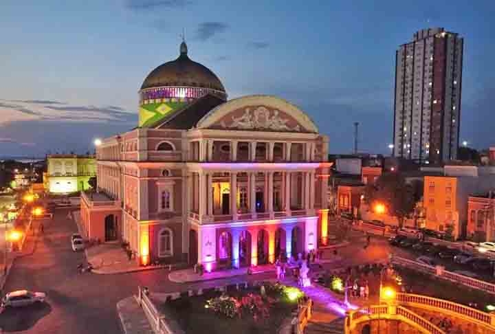 Localizado no centro histórico de Manaus, o Teatro Amazonas foi inaugurado em 1896. O edifício de estilo renascentista foi tombado pelo Patrimônio Histórico Nacional (IPHAN) em 1966.  Reprodução: Flipar