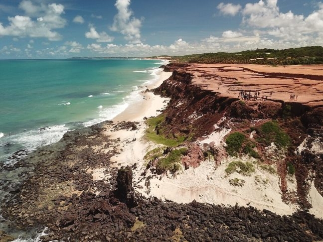 Já em setembro de 2020, uma turista grávida e seu namorado perderam o controle do quadriciclo e caíram do Chapadão. Ambos foram resgatados conscientes. Reprodução: Flipar