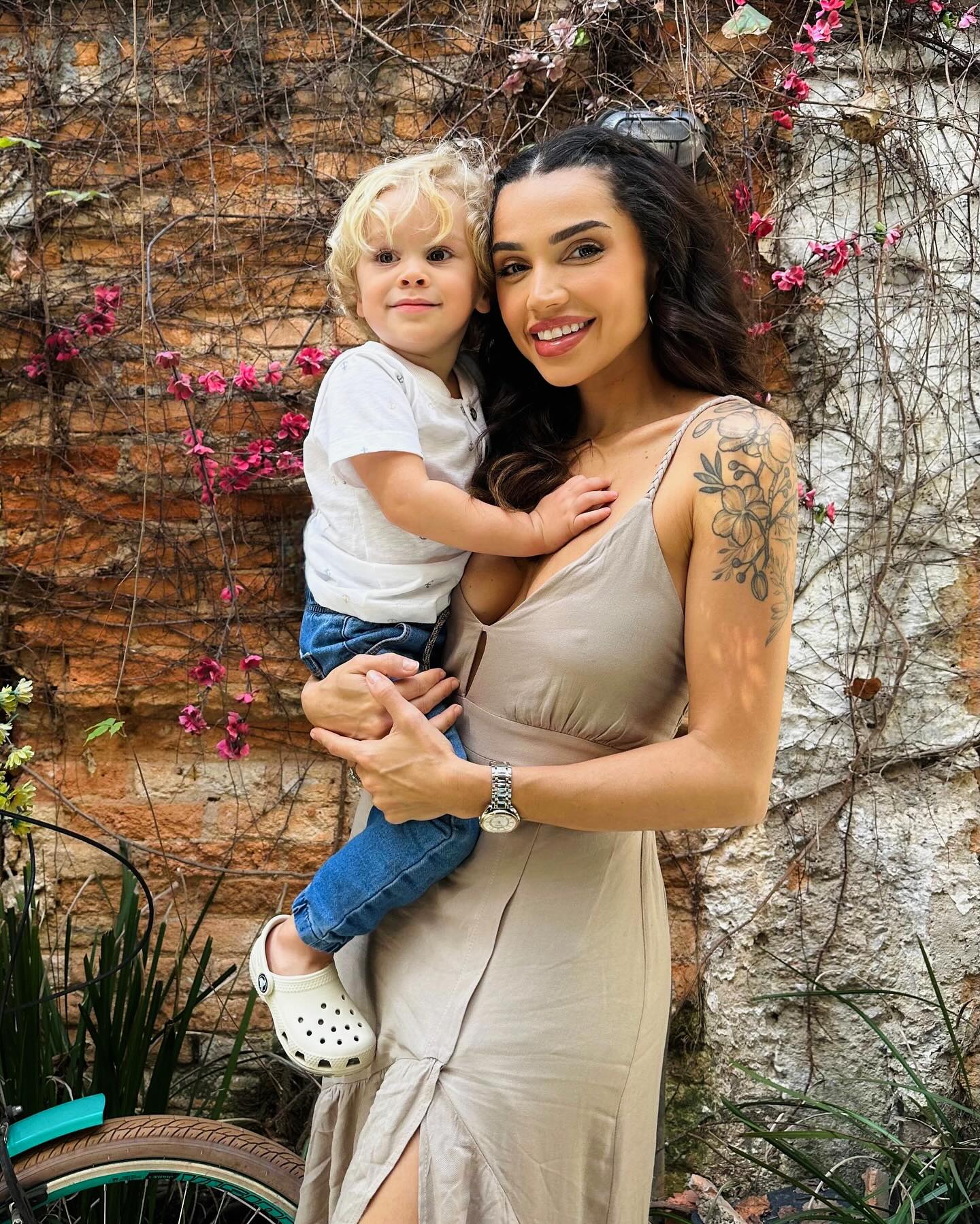 Paula Amorim com o filho Reprodução/Instagram