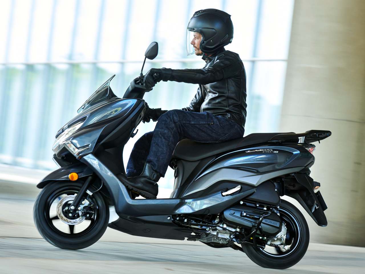 Suzuki revela novo scooter Burgman Street 125 EX