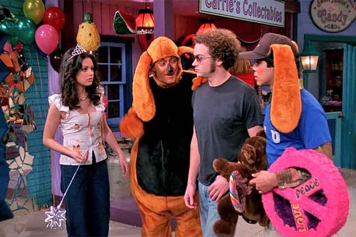 O grande destaque de Kunis veio com a série “That ’70s Show” - 1998–2006 -, na qual interpretou Jackie Burkhart. O papel não apenas a consolidou como atriz, mas também mostrou seu talento para a comédia e sua capacidade de se conectar com o público jovem. 
 Reprodução: Flipar