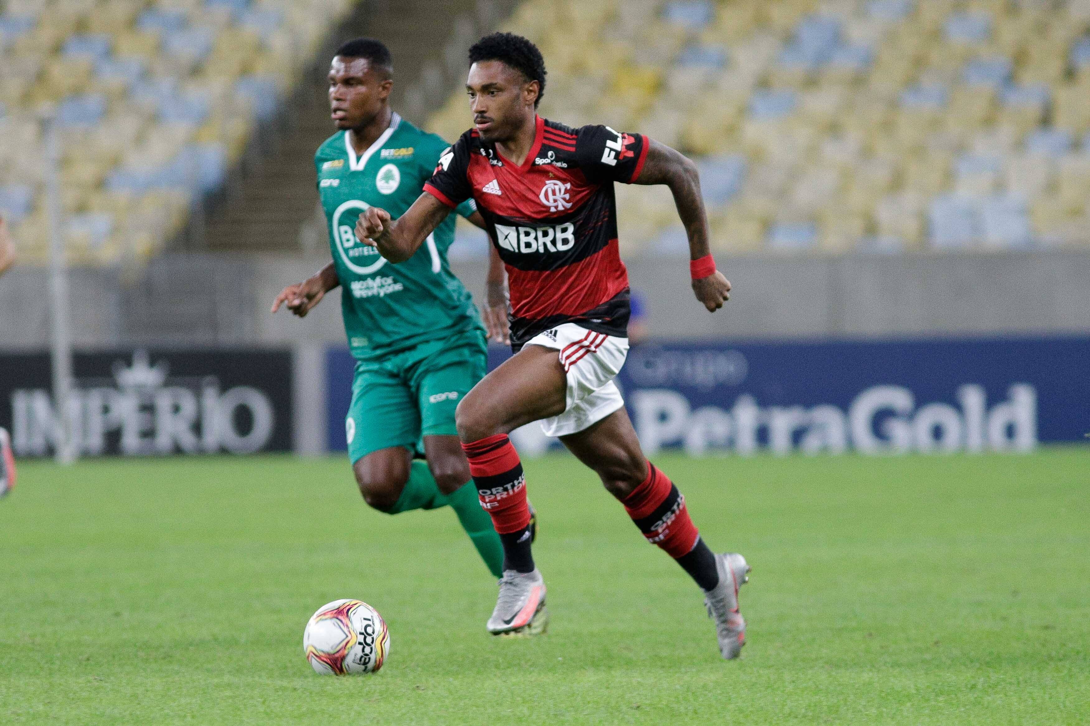 Lances do jogo. Foto: Alexandre Cassiano / Agência O Globo