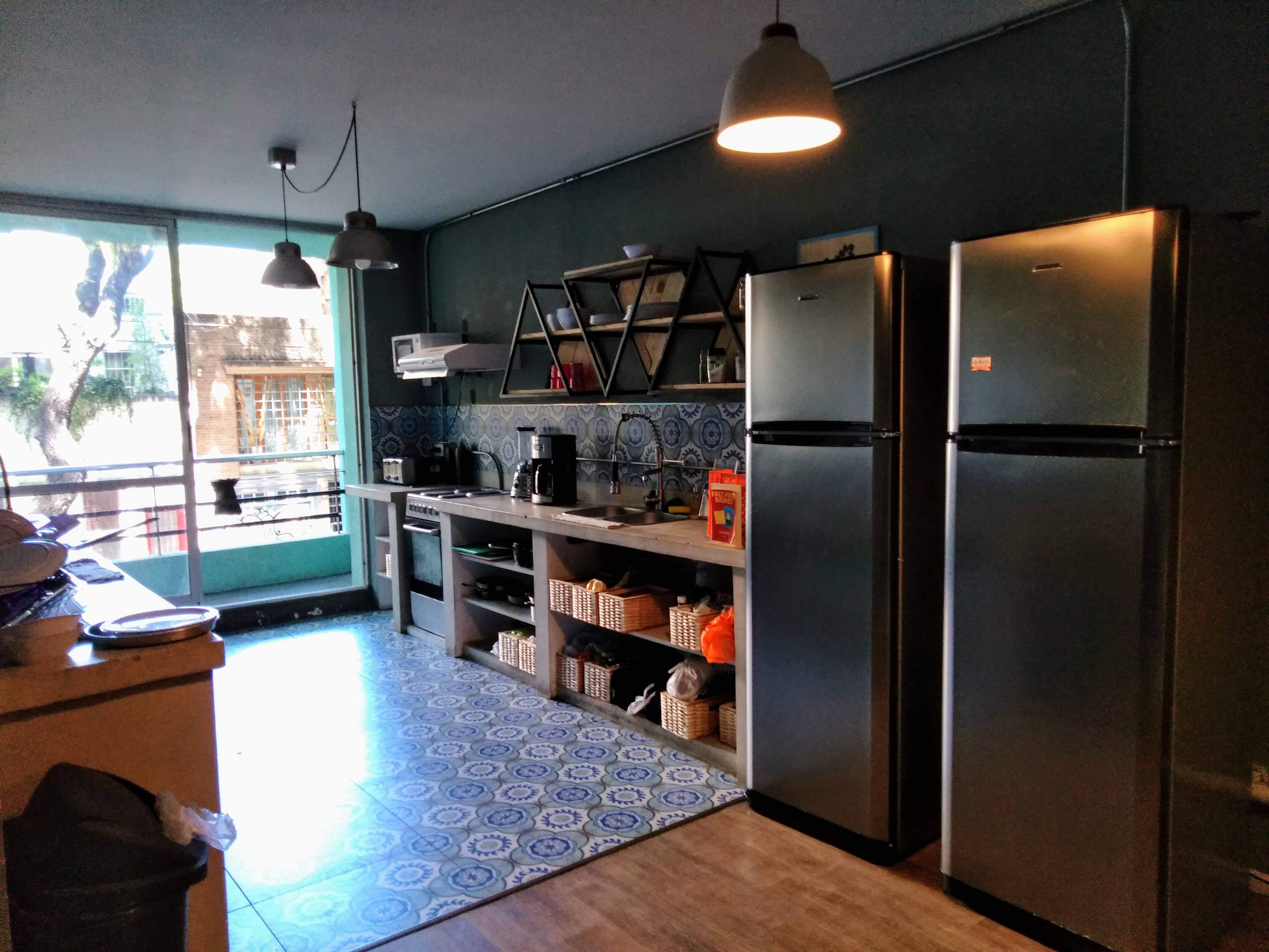 Cozinha compartilhada no Hostel Selina. Foto: Flavia Matos/ IG