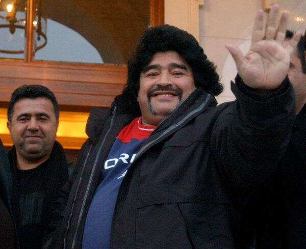 Maradona no auge da má forma, antes de passar por cirurgia bariátrica, no final de 2004. Foto: AP