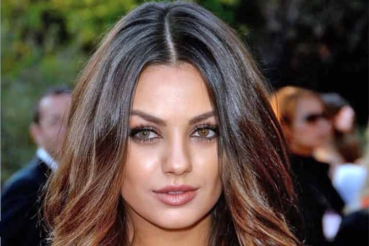 Mila Kunis - A atriz apresenta heterocromia completa. O seu olho esquerdo é verde, e o direito é castanho/avelã.  A condição não é congênita. Ela foi causada por uma inflamação crônica na íris que levou à formação de uma catarata e deixou um olho com coloração alterada. Após a cirurgia, sua visão foi restaurada e a heterocromia permaneceu. Reprodução: Flipar