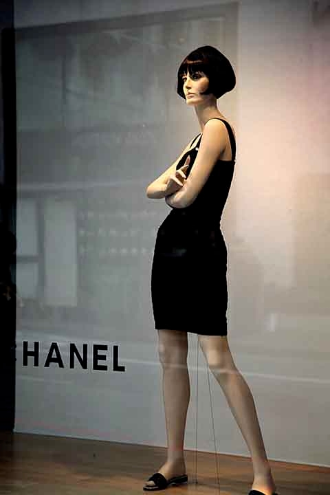 Chanel defendia a elegância prática, que refletia a independência feminina em uma sociedade em transformação.
 Reprodução: Flipar