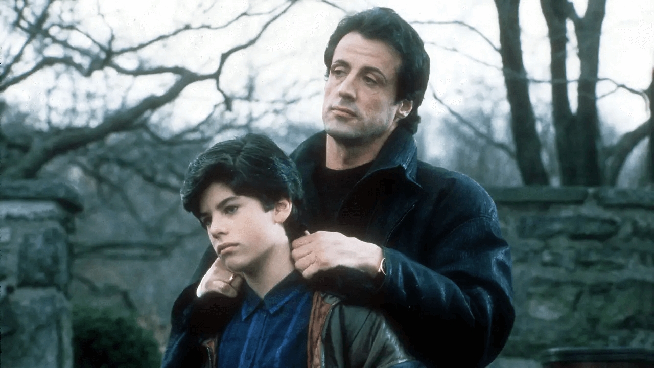 O ator Sylvester Stallone viveu uma tragédia familiar em 2012, quando o filho Sage morreu aos 36 anos de idade. 