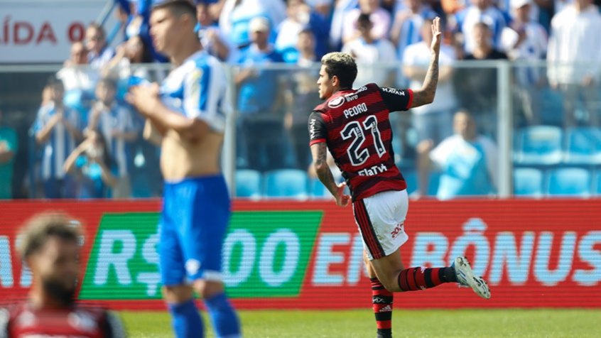 Pedro brilha com dois gols, e Flamengo vence o Avaí de virada na estreia de Arturo Vidal. Foto: Lance!