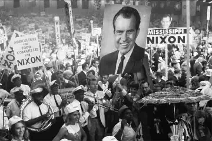 Apesar dos fortes indícios de liderança no crime e do avanço de investigações oficiais do FBI, Richard Nixon derrotou nas urnas o democrata George McGovern e conquistou a reeleição com mais de 60% dos votos. 
 Reprodução: Flipar