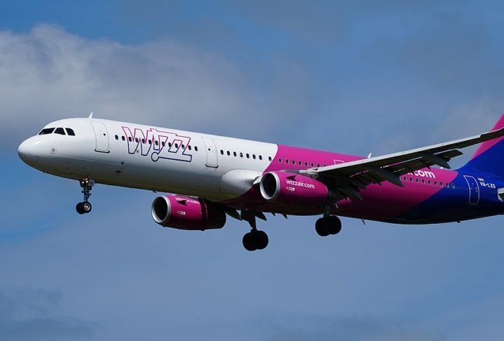 Uma pesquisa realizada pela companhia aérea de baixo custo húngara ‘Wizz Air’ listou as cidades europeias mais adequadas para a viagem de quem está sozinho. Reprodução: Flipar