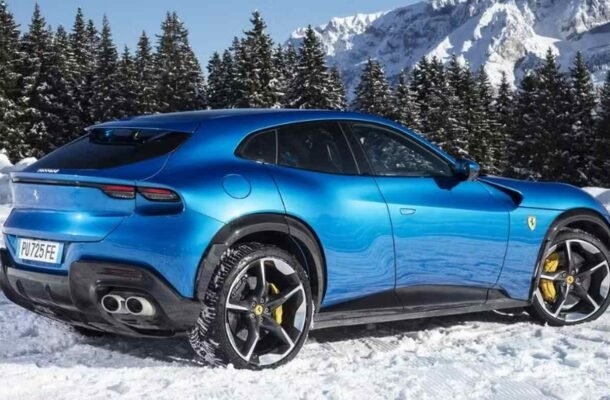 A nova aquisição de Cristiano Ronaldo é o primeiro modelo SUV da fabricante italiana. Esse também é o primeiro quatro portas da Ferrari. Foto: Divulgação/Ferrari Reprodução: Jogada10