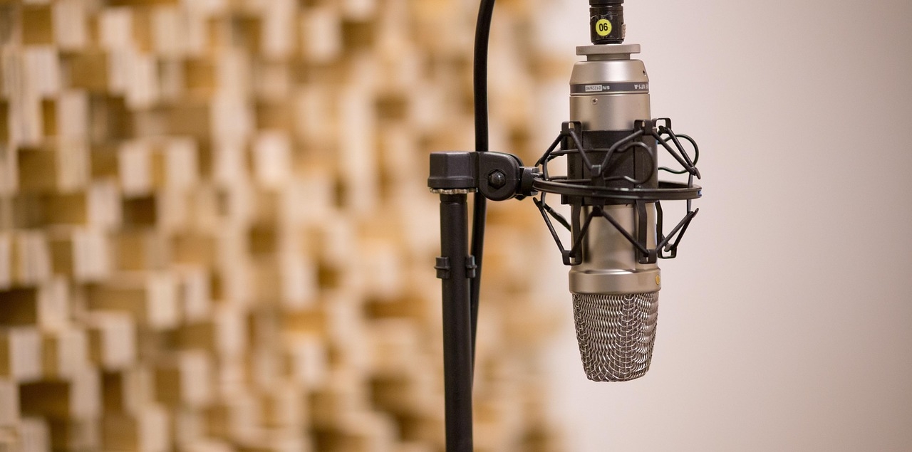 Como citado, o rádio teve um papel crucial durante a Segunda Guerra Mundial, quando foi usado para disseminar notícias e informações importantes para as populações em tempos de crise. Reprodução: Flipar