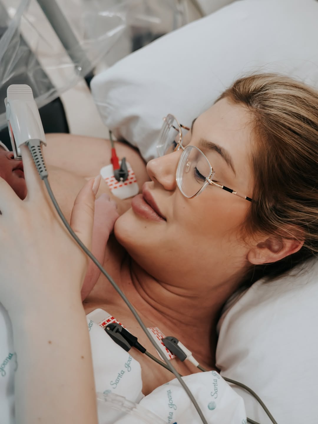 Fernanda Stroschein com Yarin. Foto: Reprodução/ Instagram @mcguime @julianygomesfotografia