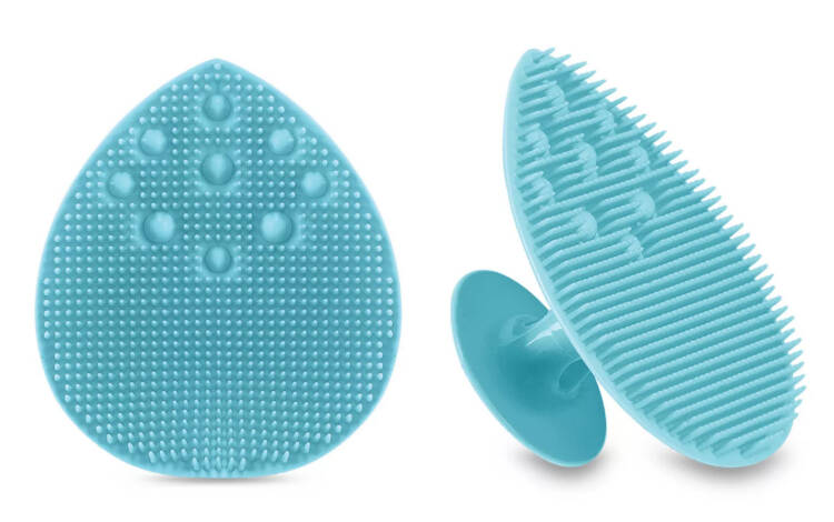 As esponjas de silicone são as mais indicadas como esfoliante para o rosto porque não agridem a pele. Foto: Divulgação/Quem Disse Berenice?