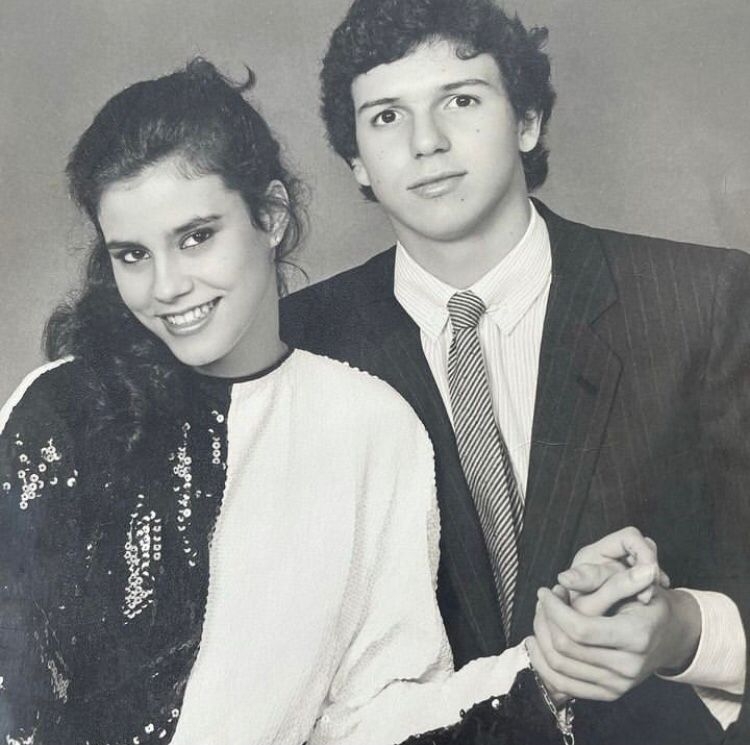 O famoso diretor de TV e a socialite foram casados de 1983 a 1986 e tiveram uma filha juntos, Mariana, que nasceu em 20/9/1984. Reprodução: Flipar
