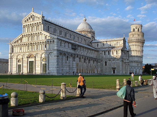 Catedral de Pisa - Inaugurada em 1092. Dedicada à Virgem Maria. Igreja em estilo românico toscano. Forma com a Torre de Pisa o Complexo Arquitetônico Piazza dei Miracoli. Patrimônio da Humanidade pela Unesco.  Reprodução: Flipar