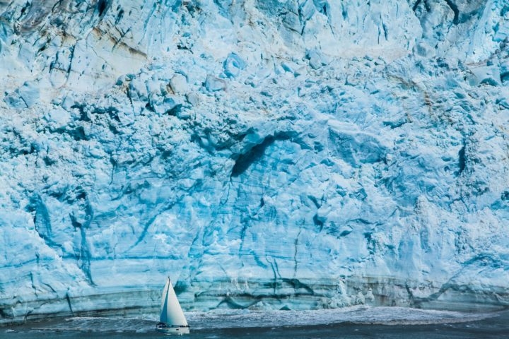 Tão citado nesta galeria, o permafrost é uma camada de solo, rocha ou sedimentos que está permanentemente congelada, com temperaturas abaixo de zero graus Celsius, por pelo menos dois anos consecutivos.