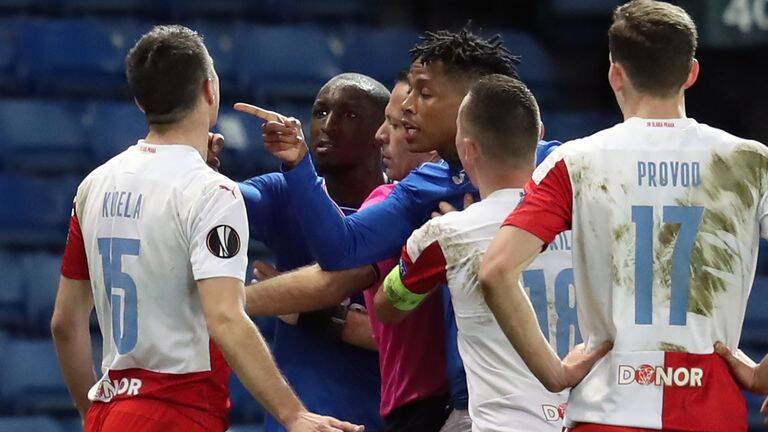 Uefa suspende zagueiro do Slavia Praga por 10 jogos após racismo contra  meia do Rangers - Jornal O Globo