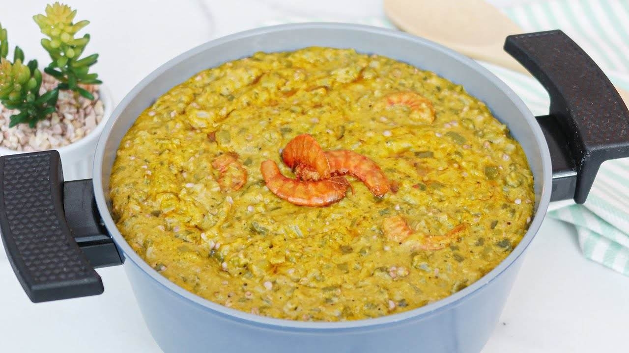 Caruru paraense: Uma mistura de quiabo com camarão seco e farinha d’água, temperada com azeite de dendê e outros condimentos. Tem origem africana e é bastante consumida em celebrações religiosas. Costuma ser acompanhado por arroz. Calorias: cerca de 140 kcal. Reprodução: Flipar