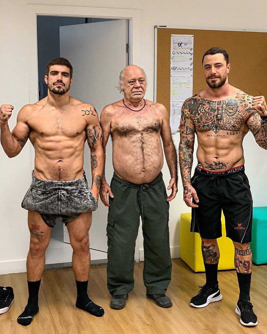 Atores de "A Dona do Pedaço" sem camisa. Foto: Reprodução/Instagram