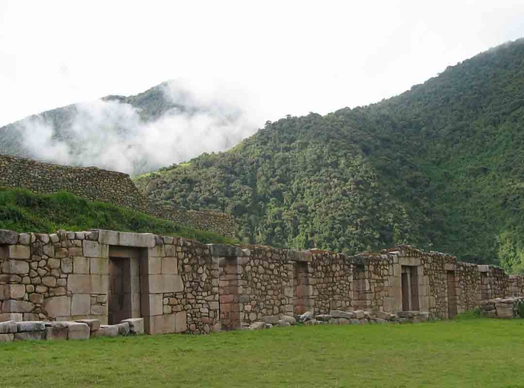 Na defesa de Vilcabamba, Túpac Amaru tinha cerca de 2.000 soldados, dos quais 600 ou 700 eram guerreiros antis (intitulados de chunchos pelos incas de Cusco). O falecido Titu Cusi dizia, aos espanhóis, que o grupo ainda praticava o canibalismo. Reprodução: Flipar