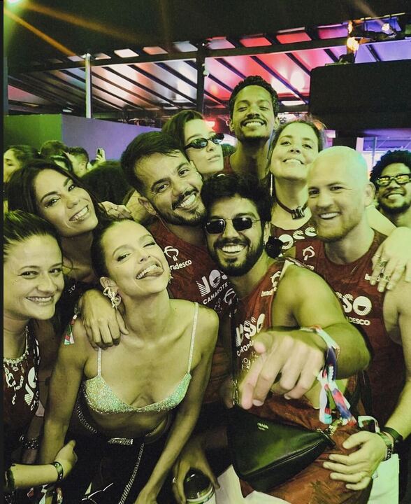 Agatha Moreira e amigos celebrando o Carnaval no Rio de Janeiro Reprodução/Instagram - 16.02.2024