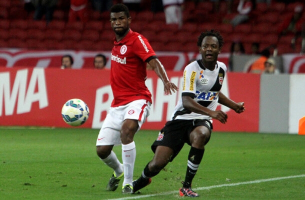 Internacional 6 x 0 Vasco, pela 22ª rodada do Campeonato Brasileiro de 2015, no Beira-Rio, em Porto Alegre (RS) - Gols: Ernando, Eduardo Sasha, Lisando López (2), Valdívia e Nílton (INT). - Foto: Paulo Fernandes/Vasco.com.br