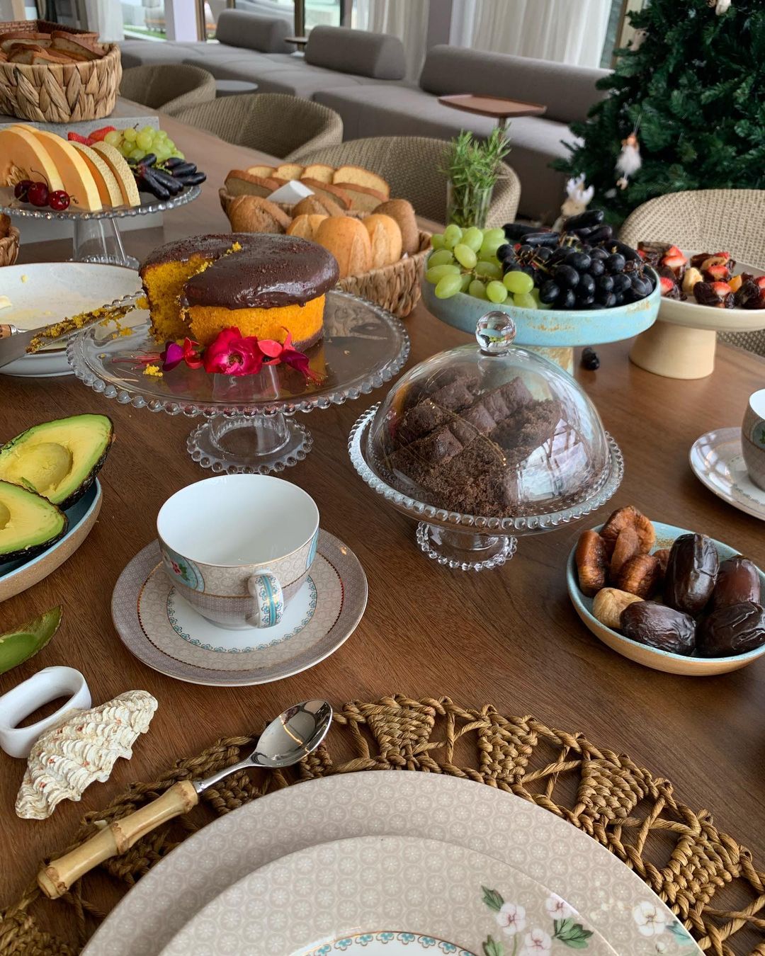 A supermodel mostra a mesa de café da manhã no Brasil Reprodução/Instagram 18.12.2022