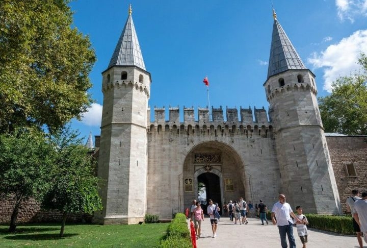 O Palácio Topkapi, antiga residência dos sultões otomano, é uma das grandes atrações turísticas localizada na parte europeia da cidade. Reprodução: Flipar