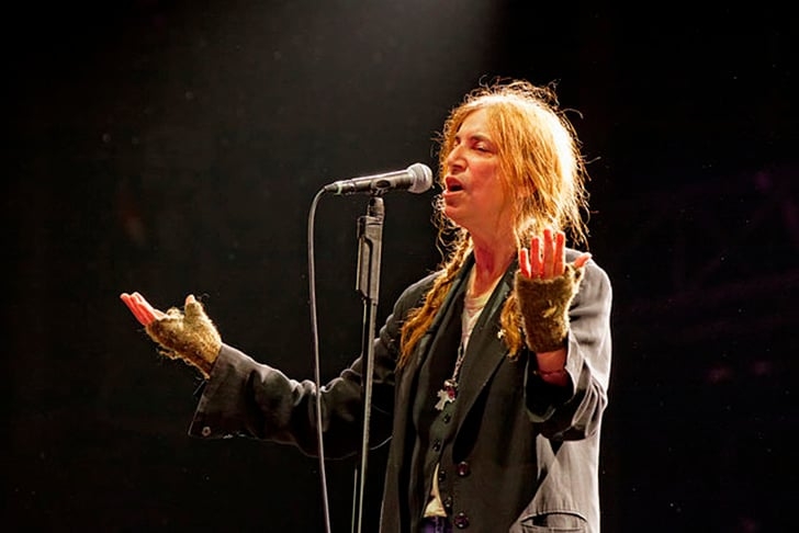 A cantora americana Patti Smith foi criada como Testemunha de Jeová. O pai ateu lia a Bíblia em apoio à mulher religiosa. Patti abandonou a religião aos 13 anos porque não gostava de pessoas batendo de porta em porta e porque queria se dedicar à arte. Ela não segue ritos religiosos.  Reprodução: Flipar