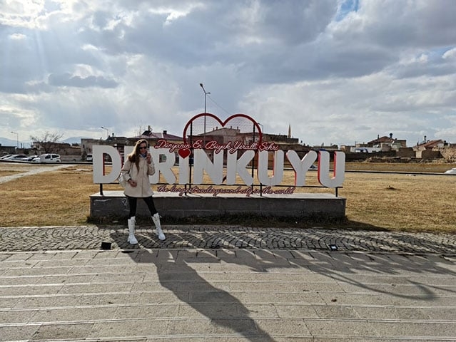 Um episódio  deu origem à cidade de Derinkuyu, na Turquia, e se eternizou como um fato dos mais curiosos da história. É que o lugar, na região da Capadócia,  foi redescoberto a partir de algo absolutamente simplório.  Reprodução: Flipar